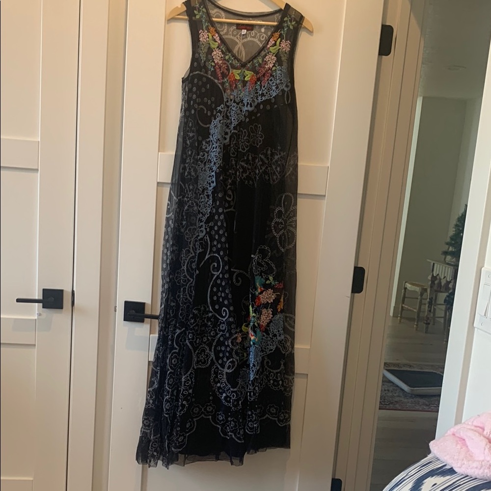 Black Maxi Gown with Embellished V-neck for Cocktail Night